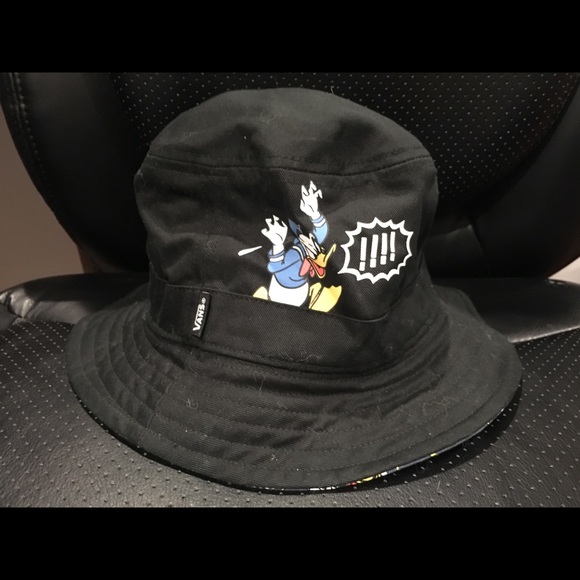 vans donald duck bucket hat